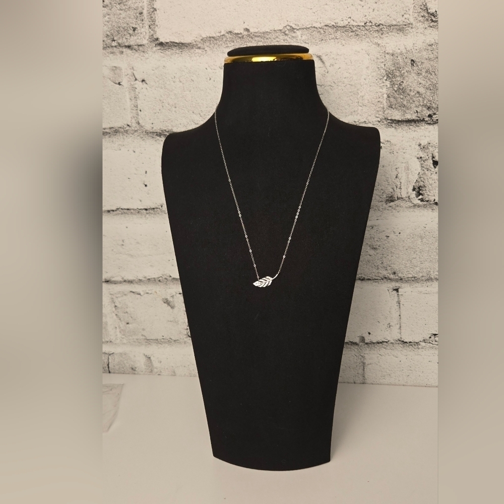 925 Sterling Silver Rhinestone Leaf Pendant Necklace – Delicate Minimalist